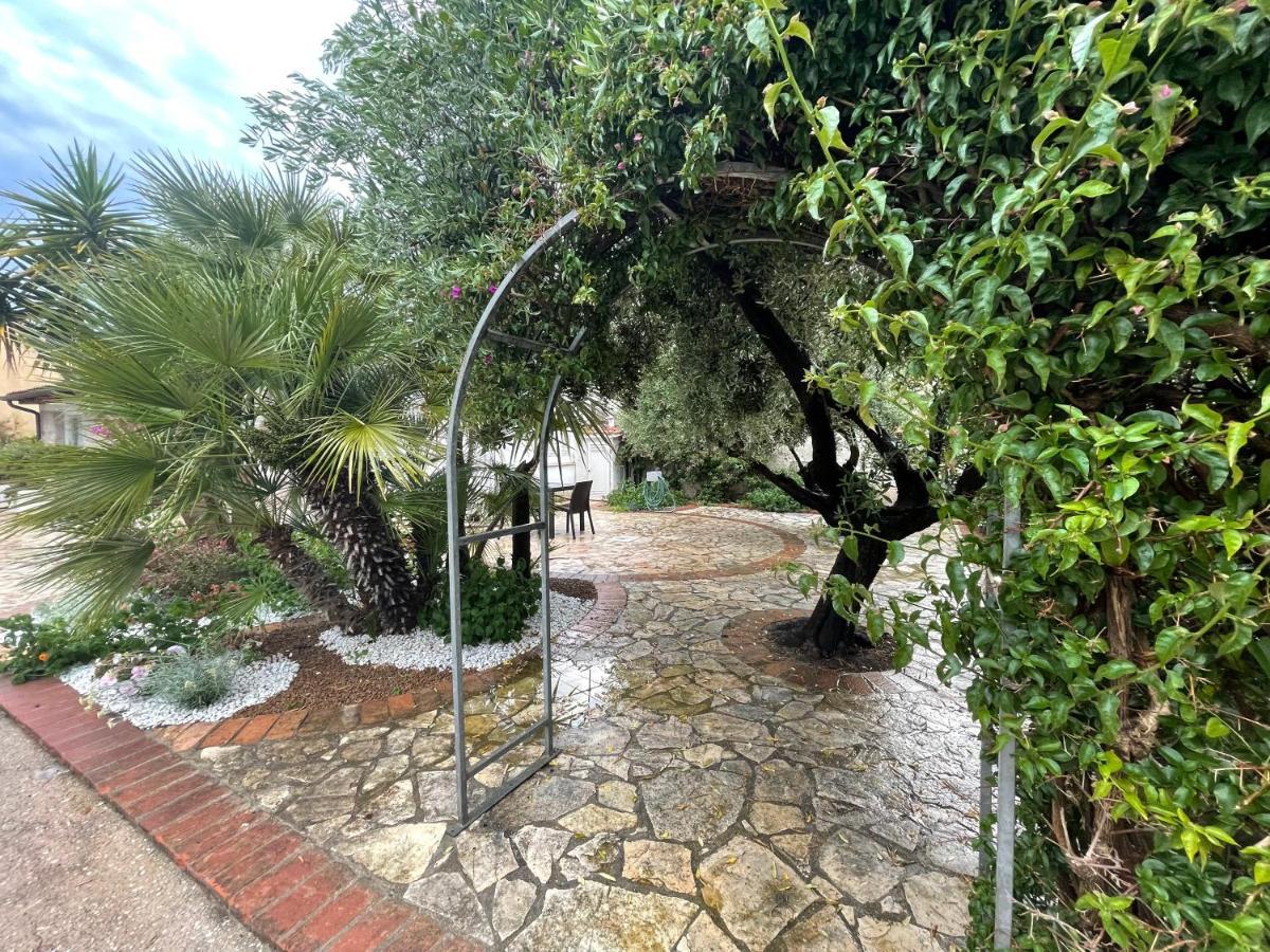 Villa Paonessa Lido Di Fondi Esterno foto