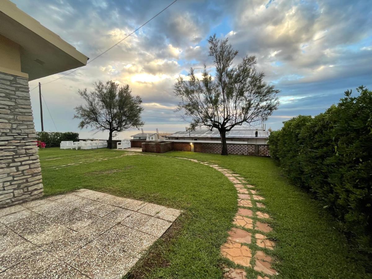 Villa Paonessa Lido Di Fondi Esterno foto