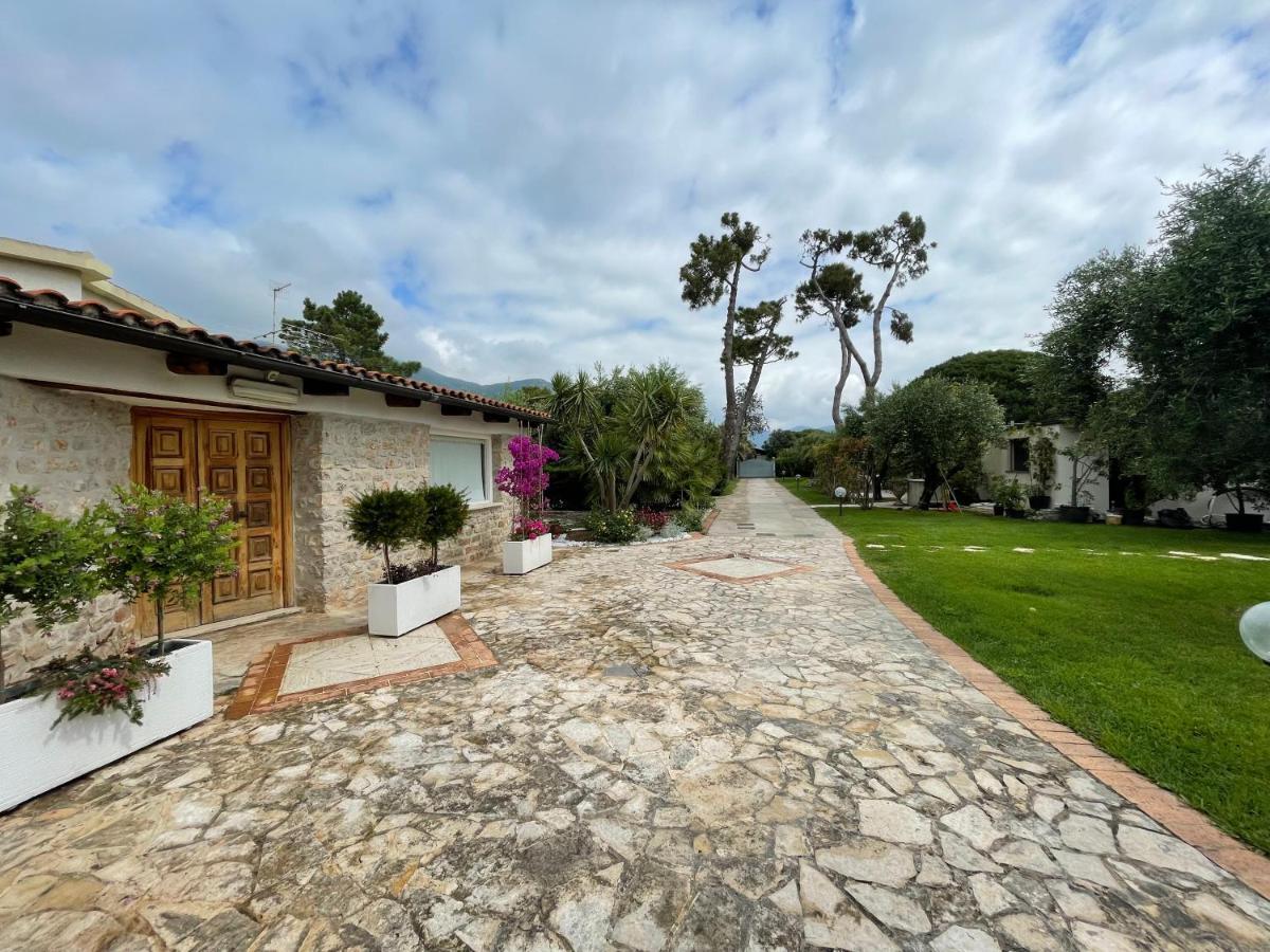 Villa Paonessa Lido Di Fondi Esterno foto